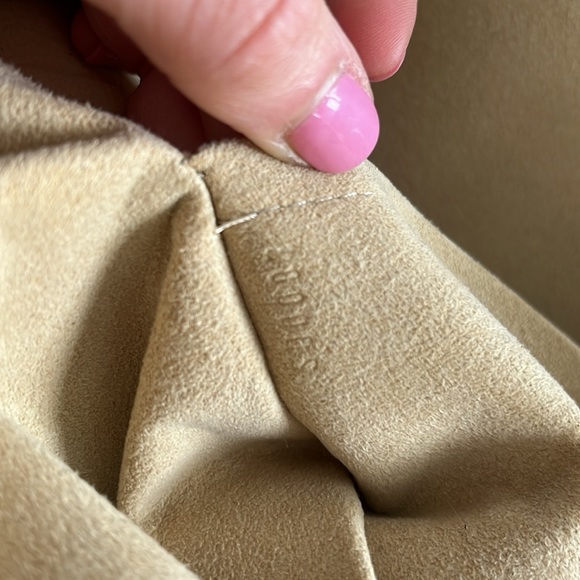 Authentic LV Monogram Manhattan GM - Picture 14 of 14